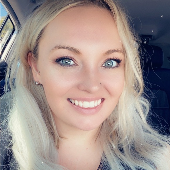 Meet your Posher, Lauren - Picture 4 of 7